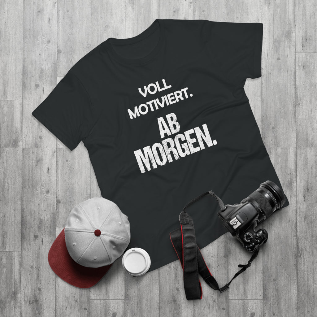 Voll motiviert. Ab morgen. – Herren T-Shirt