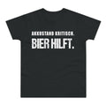 Akkustand kritisch. Bier hilft. – Herren T-Shirt